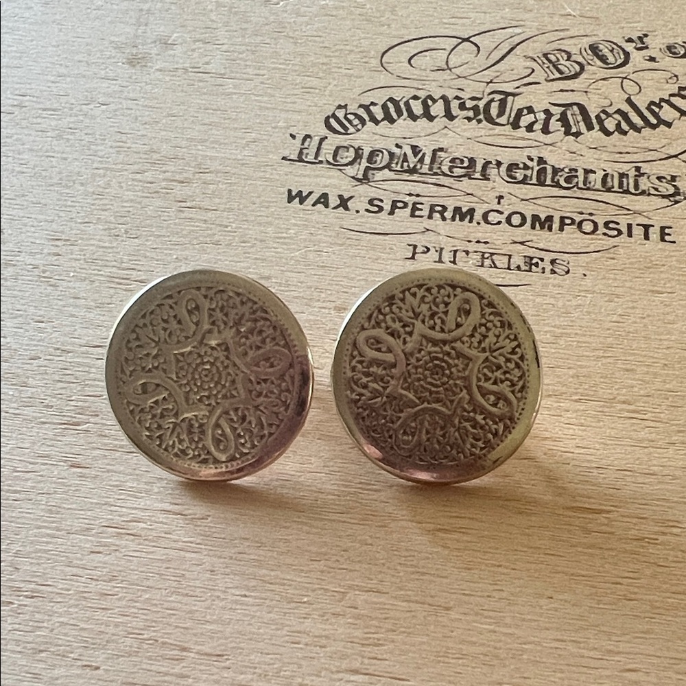 Vintage Accessocraft NYC Round screw back/clip Button Earrings gold-Tone signed